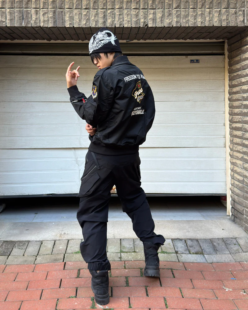 Functional Deconstructed Patchwork Zippered Cargo Pants - Image 7