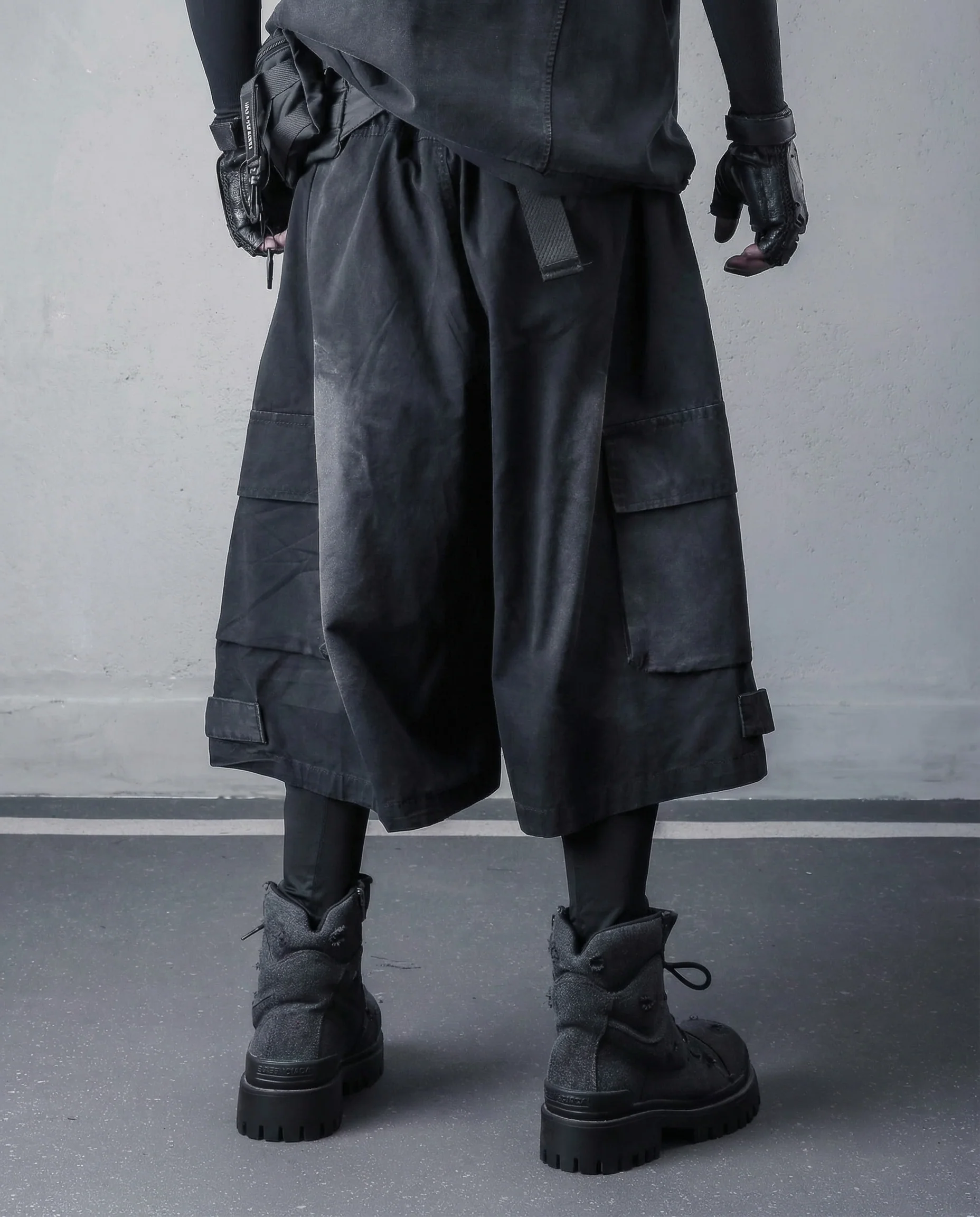 Techwear Distressed Wide-Leg Cargo Shorts - Image 4