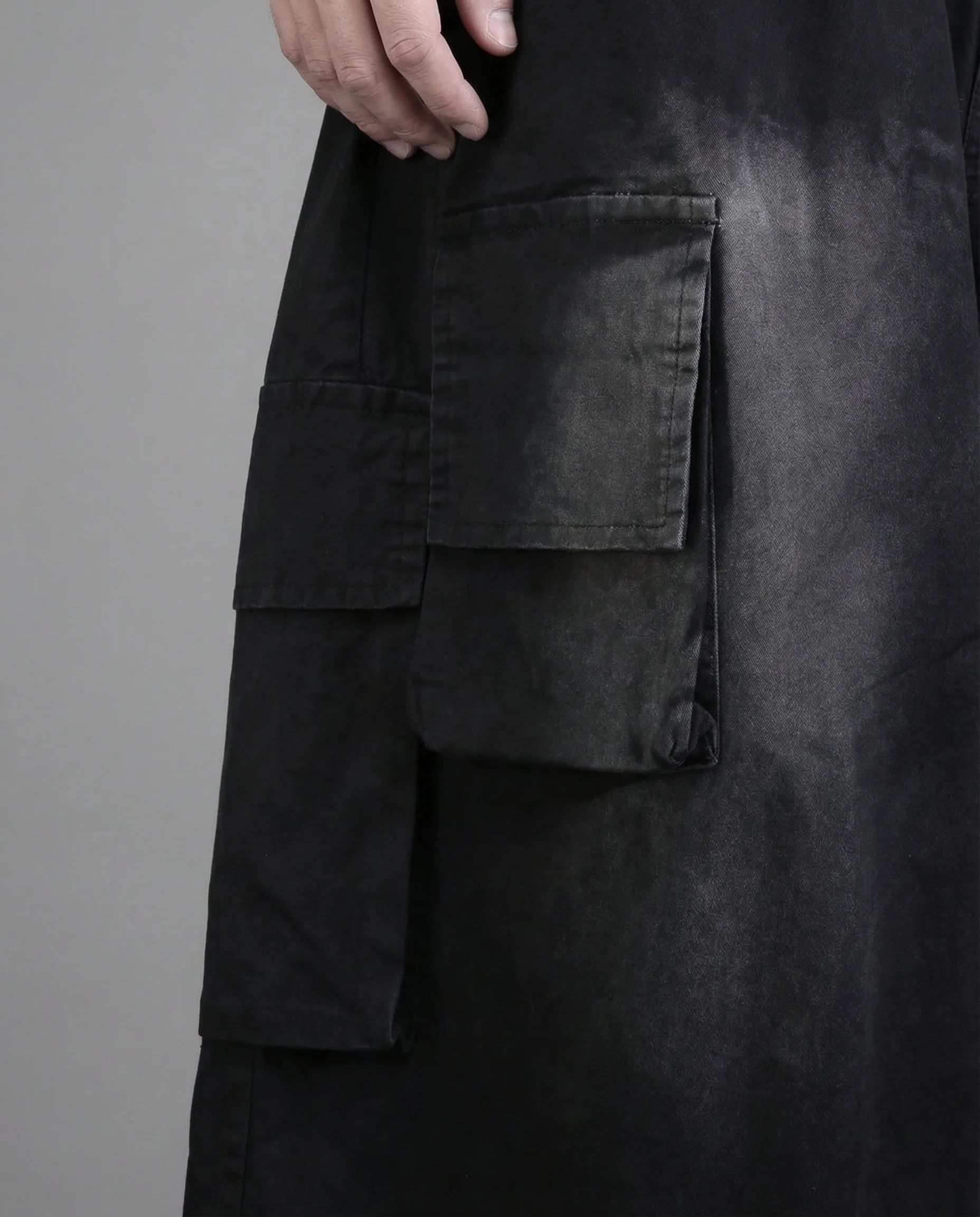Techwear Distressed Wide-Leg Cargo Shorts - Image 9