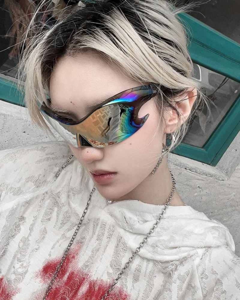 Y2K Punk Style Sunglasses - Image 3